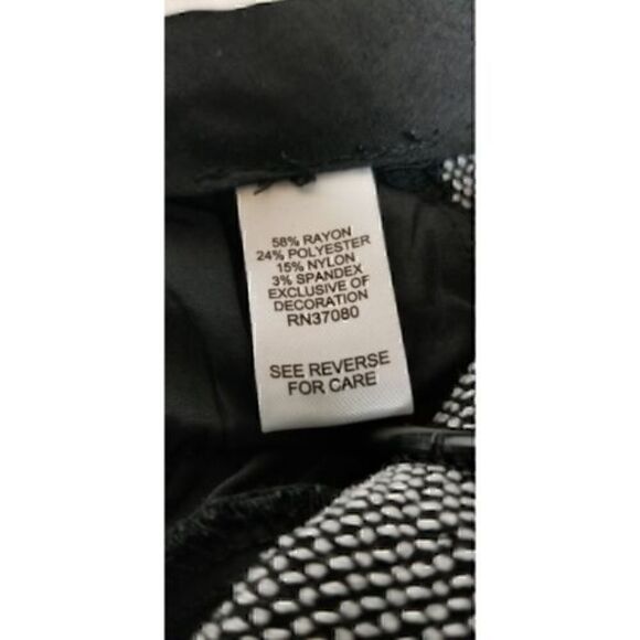 Women's Versona Black Tapered Seamed Ankle Pants Size 6 - Picture 7 of 7